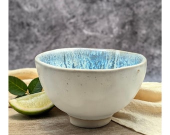 Handmade Japanese-Style Ceramic Bowl - White and Blue Crackle Glaze, Durable Stoneware for Ramen, Soup, Dessert, Tapas, Made in Italy