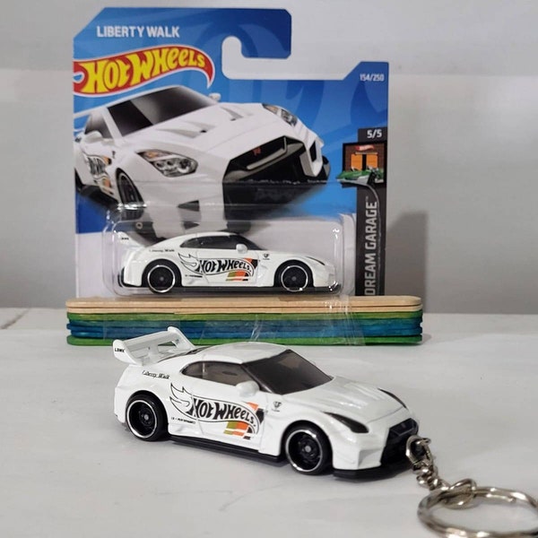 LB works nissan gtr R35 hotwheels keyring