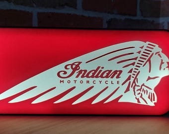 3D-utskriven lampa med indisk motorcykellogotyp