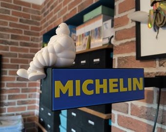 Dubbelsidig lampa med vintage Michelin-logotyp tryckt i 3D
