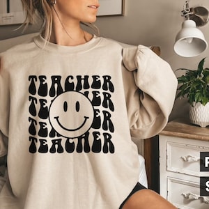 Lehrer SVG PNG, Lehrerleben SVG, Gewellte Buchstaben Amulette, Lehrer Shirt Png, Glückliches Gesicht Lehrer Svg