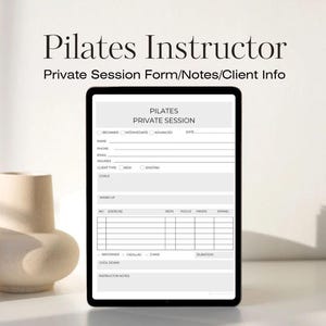 Pode incluir: Um tablet digital exibindo um formulário de Sessão Privada de Pilates. O formulário inclui seções para informações do cliente, detalhes do exercício e anotações do instrutor. O texto "Pilates Instructor" e "Private Session Form/Notes/Client Info" estão no topo.