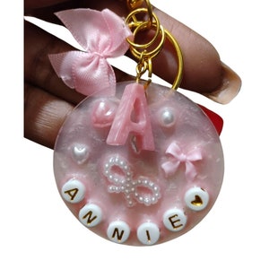Personalizable - Llavero de resina Coquette Dream - Perla rosa - Lazos - Llavero Kawaii - Lindo regalo - Eras Tour