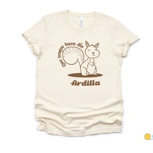 Que Tengas Buen Día Ardilla Funny Spanish Language Adult Tee