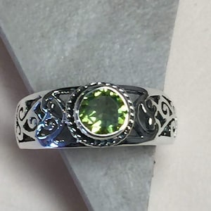 Handmade 1ct Green Peridot Sterling Silver Engagement Ring