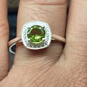 Natural 1ct Green Peridot 925 Solid Sterling Silver Engagement Ring Size 6, 7, 8, 9