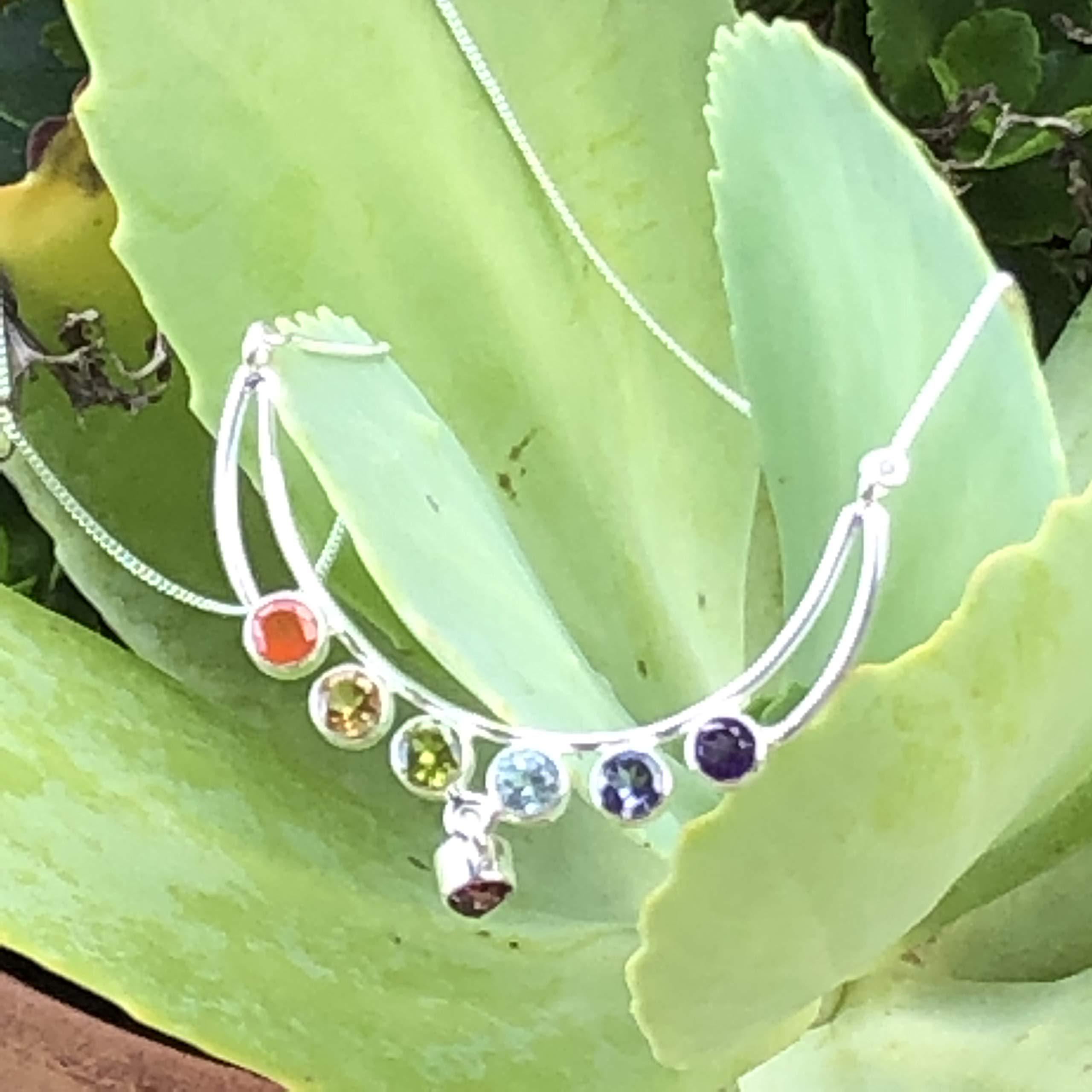 7 Chakra Perle di Pietra Preziosa Naturale su .925 Collana a Catena in Argento Sterling con Perline in Argento Sterling e .925 Lotus Flower Charm. Collana Drop - Italia