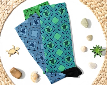 Beachy Keen Schildkröte Socken | Marine inspirierte Ozean-Liebhaber-Geschenke | Küsten Vibes Bekleidung | Lustige Schildkröten-Socken für Strandgänger