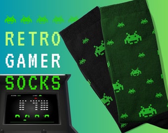 80er Jahre Zocker Socken | Grüne Alien Socken | Retro 8-Bit Gaming Geschenk | Lustige Gaming-Socken für Gamer Dads