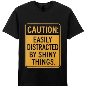 Attenzione, facilmente distratto dalle cose luccicanti T-shirt