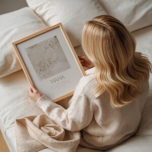 Mama | Christliches Poster | Muttertag | Geschenk | Wanddeko | Bibelvers | Sie ist wertvoller als die kostbarsten Edelsteine | Modern bild 2