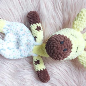 Giraffe-cuddly toy-crocheted-animal-giraffe-crocheted-comforter