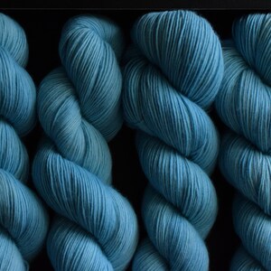 Post 100% Fine Organic Merino Wool 1ply Fingering 437yrds 100g Dyed naturally with botanical materials image 4