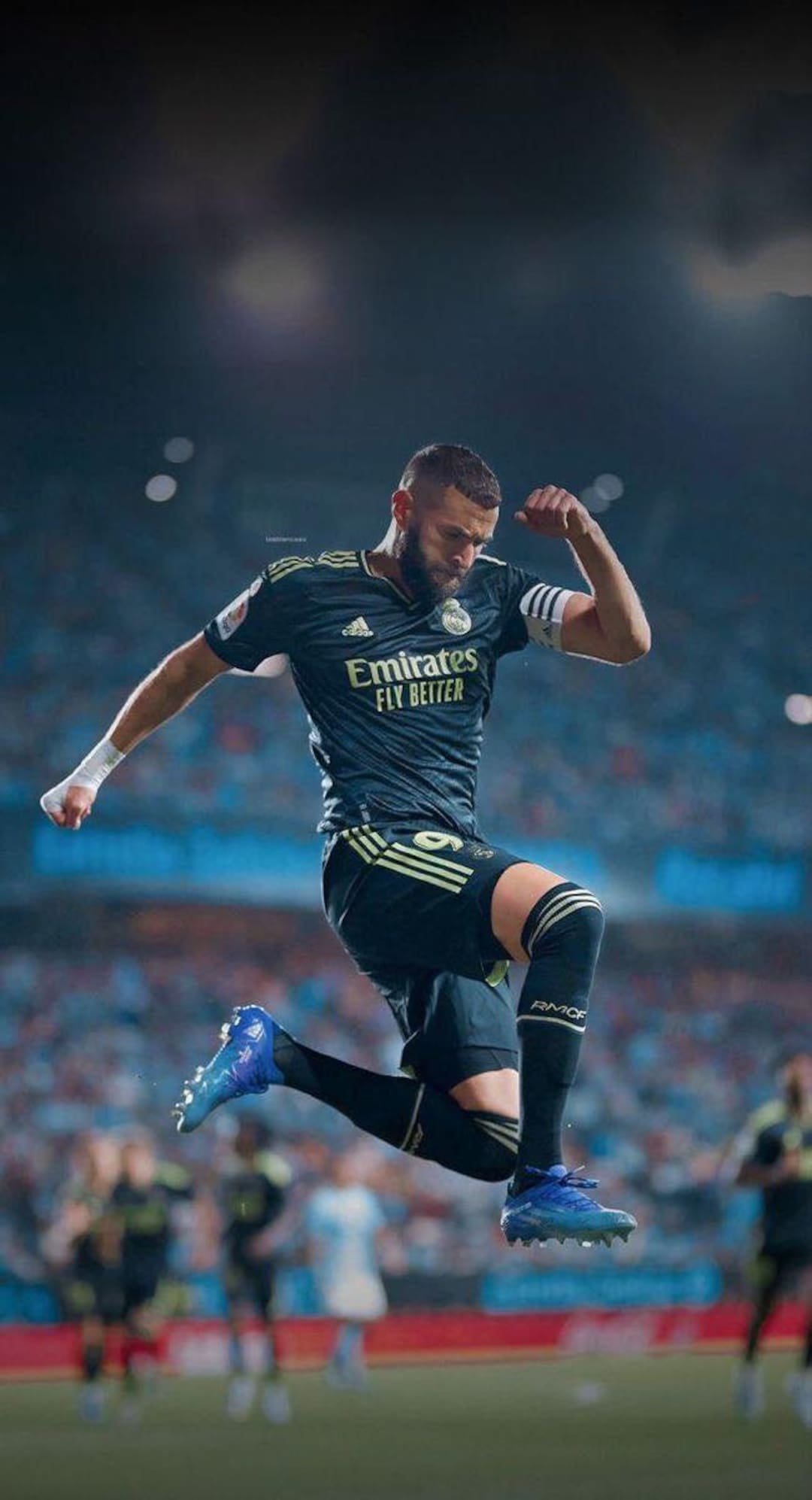 セール中…カリム・ベンゼマ直筆サイン入り超大型写真…Karim Benzema… Yahoo!オークション -「ベンゼマ サイン」の落札相場・落札価格