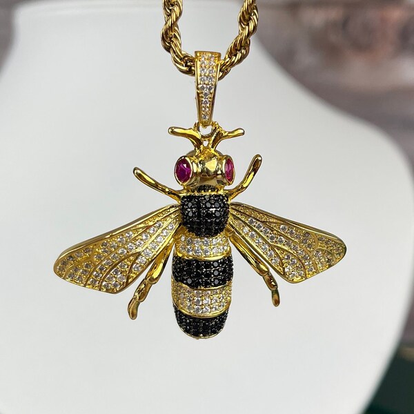 Bee Pendant Jewelry Unisex Hip Hop Iced Out Bling 14K Gold Plated Necklace with Free Gold Plated Rope Chain for Men Women Gift Jewelry