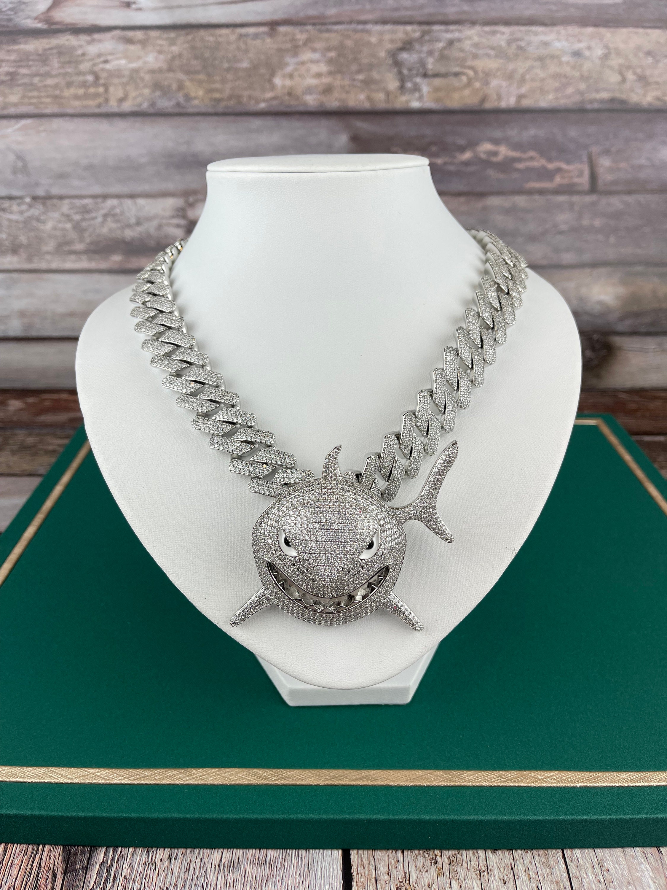 HALOKAIYA ICEDIAMOND Gold Tone Bling Diamond Shark Pendant with Cuban Chain Necklace, Iced Out 5A Zircon Luxury Hip Hop Jewelry For Men Women