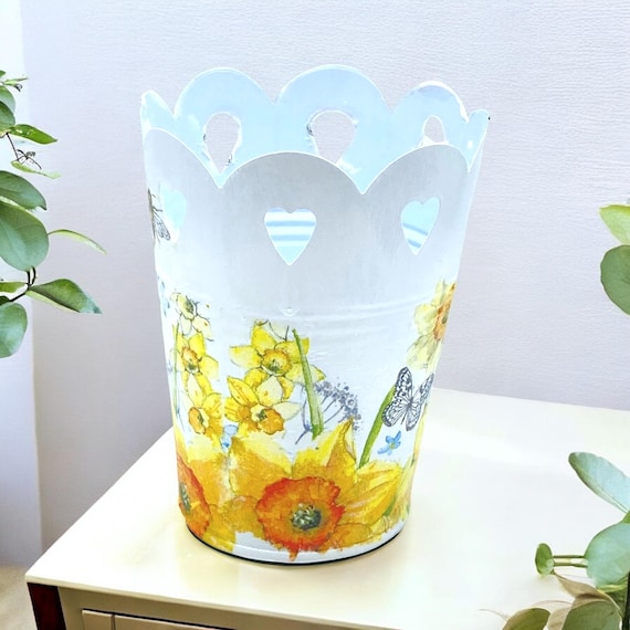 Daffodil Planter, Bee Plant Pot, Metal Plant Pot, Indoor Plant Pot,  Planters & Pots, Bee Planters, Bee Gifts, Daffodil Gifts, Daffodil Decor
