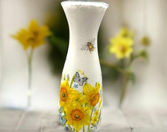 Glass Vase, Tall Vase, Daffodil Vase, Daffodil and Bees, Daffodil Decor, Bee Vases, Bee Decor, Unique Vases, Vase for Flowers, Gifts for Her