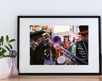 Fotografía de un trombonista del Mardi Gras: Banda de Música de Nueva Orleans (Descarga digital)