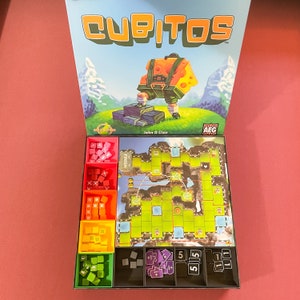 Cubitos 3D Printed Insert with Fowl Play Expansion, Fits Sleeved Cards