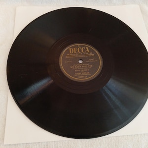 1946 Bing Crosby &quot;My Baby Said Yes / Your Socks Don&#39;t Match&quot; 78 rpm Record 23417