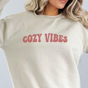 Cozy Vibes Sweatshirt, Fall Sweatshirt, Cozy Fall Crewneck, Womens Fall Sweaters, Retro Sweater Weather, Fall Shirts, Womens Gifts Halloween