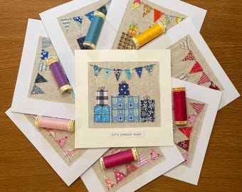 Tarjeta de felicitación de cumpleaños: Tarjeta de felicitación de arte textil hecha a mano y cosida a mano.