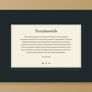 Może przedstawiać: Opinia zadowolonego klienta na temat usług prawnych świadczonych przez Steve'a. Opinia podkreśla wiedzę Steve'a w dziedzinie prawa handlowego, jego szybkość reakcji i zaangażowanie w zadowolenie klienta.