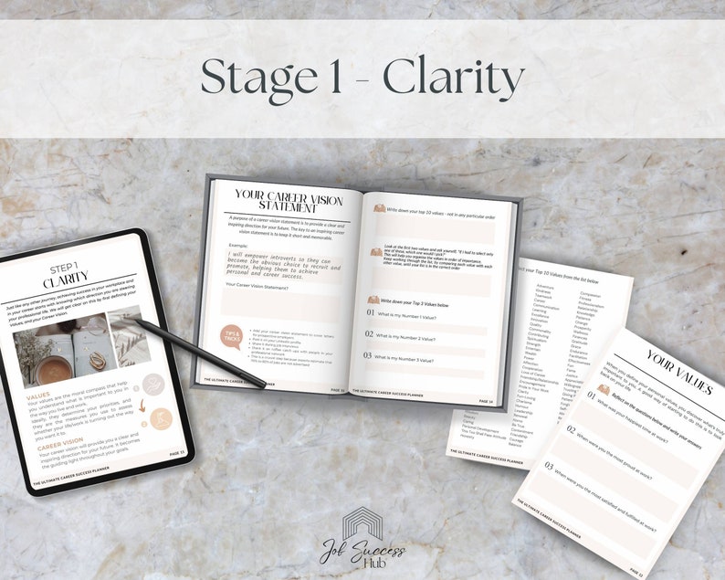 Puede incluir: Un libro de trabajo titulado "The Ultimate Career Success Planner" con las palabras "Stage 1 - Clarity" en la parte superior de la p&aacute;gina. El libro de trabajo incluye secciones sobre "Your Career Vision Statement", "Your Values" y "Step 1 Clarity".