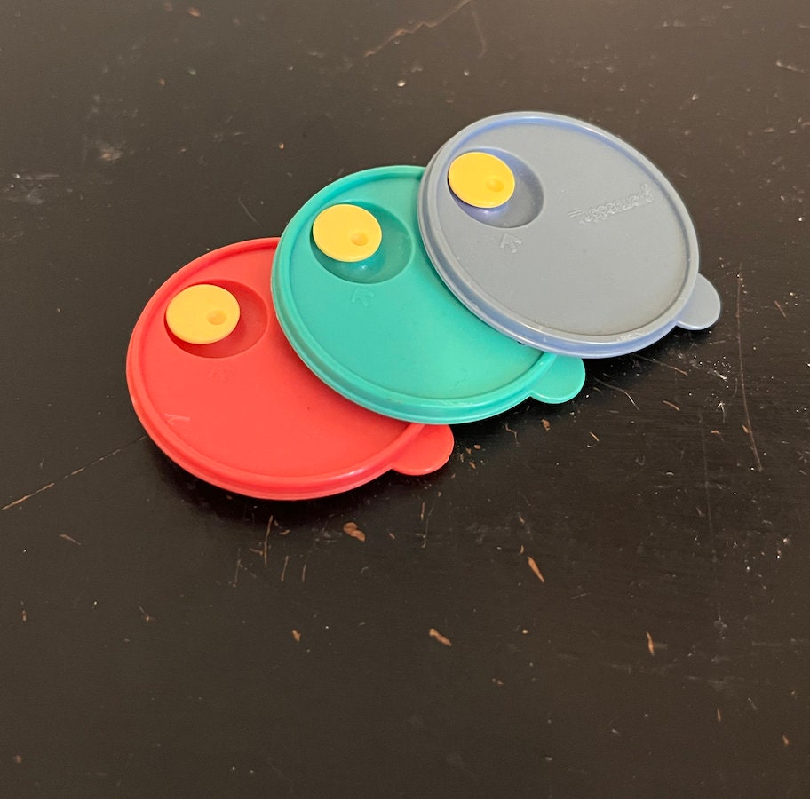 TUPPERWARE MEASURING CUPS MAGNETS Tiny Treasures Magnet Teaspoon Tablespoon  BLUE