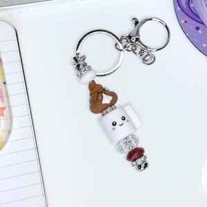 おもしろうんちシリコンビーズキーホルダー、トイレットペーパーチャーム、ブラウンビーズバッグクリップ、かわいいギャグギフト、かわいいバスルームユーモア、生意気な財布アクセサリー