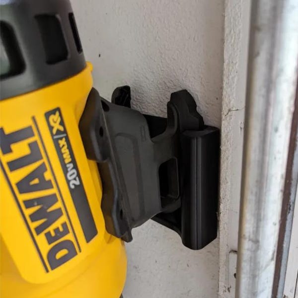 Soplador de hojas DeWalt 20v Max XR con soporte de pared impreso en 3D, con tornillos de montaje