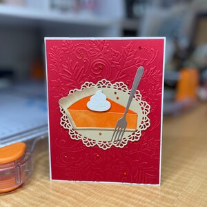 Cartão de Ação de Graças, cartão de ação de amigos, cartão de outono, cartão de torta de abóbora, cartão feito à mão, cartão 3D, cartão exclusivo, cartão cortado, cartão em relevo,