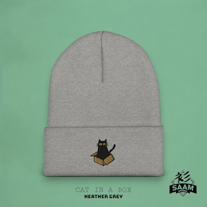 Gorro de gato preto fofo - Gato bordado em uma caixa Gorro clássico com punho - Presente unissex para amantes de animais Mãe de gato - Gato em caixa de papelão