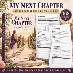 Könnte beinhalten: Ein 168-seitiges Arbeitsbuch mit dem Titel My Next Chapter von Christy Dabney. Das Cover zeigt eine Person, die auf ein Gartentor zugeht. Enthalten sind Innenseiten mit einem 90-Tage-Plan, Energie-Audit und Zeitstrahl sowie ein goldener Stift.