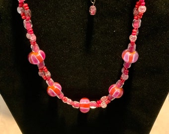 Beeeauuutiful 14” Fun-in-th-Sun Summer Glass Beaded Hot-Pink, Red & Orange Necklace!!