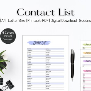 Op de afbeelding: Printbare contactlijst sjabloon in vijf kleuren: groen, geel, paars, blauw en roze. De sjabloon heeft kolommen voor naam, adres, telefoon en e-mail. De tekst "Contact List" is geschreven in een handschrift.