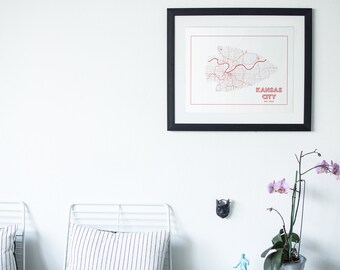 Mapa deportivo del vecindario de Kansas City en blanco y rojo / Descarga digital