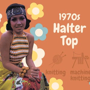 Puede incluir: Una mujer lleva un top halter a rayas amarillas y verdes con una falda de estampado floral. El top está tejido a crochet y la mujer lleva una diadema. El fondo es naranja con flores amarillas y azules. El texto "1970s Halter Top" está escrito en letras blancas. El texto "knitting machine knitting" está escrito debajo de la imagen.