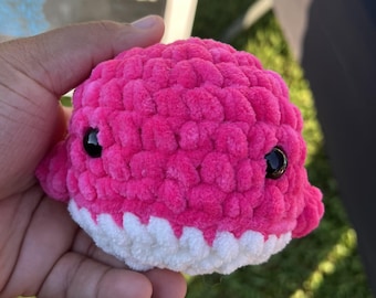 かぎ針編みのクジラのぬいぐるみ | ピンクと白の編みぐるみぬいぐるみ