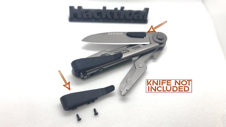 Puede incluir: Un conjunto de tres piezas de pl&aacute;stico negro para una multiherramienta Gerber. Las piezas son un mango, un clip y un tornillo peque&ntilde;o. El texto "KNIFE NOT INCLUDED" est&aacute; impreso sobre un fondo blanco.