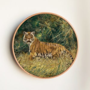 Arte mural de tigre, arte mural vintage, impresión vintage de tigre, colores neutros apagados, arte de tigre caminando, pintura de un tigre majestuoso en la jungla