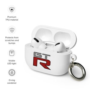 Può includere: Custodia protettiva bianca per Airpods con logo "GT-R" rosso e grigio e moschettone argentato.