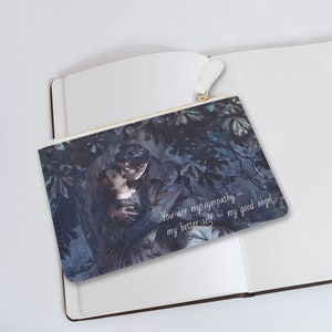 Jane Eyre Blue Kiss Clutch Wallet - Mini bolso para teléfono - Arte victoriano gótico con cita de Jane Eyre "Tú eres mi simpatía"
