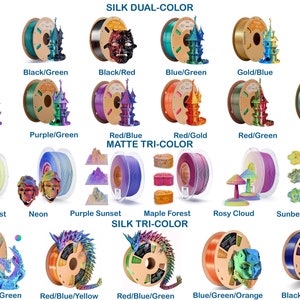 Op de afbeelding: Assortiment van 3D-printerfilamentrollen in verschillende kleuren en afwerkingen, waaronder zijde, mat en tweekleurige opties. Het filament is gerangschikt in rijen met labels die de kleurcombinaties aangeven.