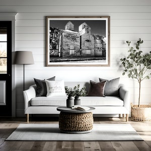 Impresión digital de arte de pared de granja en blanco y negro Descarga de decoración de habitación de ciudad pequeña