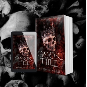 K&ouml;nnte beinhalten: Buchcover-Mockup mit einem Sch&auml;del, der eine Krone tr&auml;gt, auf einem roten und schwarzen Hintergrund. Der Titel "BOOK TITLE" und der Name des Autors sind auf dem Cover abgebildet. Das Cover ist auf einem Tablet und einem physischen Buch zu sehen.