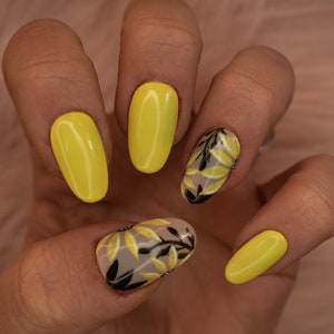 Yellow sunflower press on nails|spring press on nails|floral press on nails| spring nails| fake nails