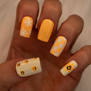 Yellow Retro Press on Nails, Retro smiley face nails, yellow smiley face press on nails, retro checkerboard nails, aesthetic press on nails