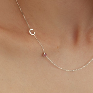 EERSTE KETTING, sierlijk zijdelings gepersonaliseerd, letter naamketting, minimalistische ketting, gouden ketting, cadeau voor haar, cadeaus voor moeder